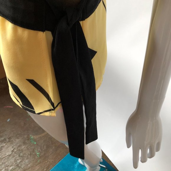 💋3 for $25! Abstract Wrap Tunic Top - Picture 6 of 9